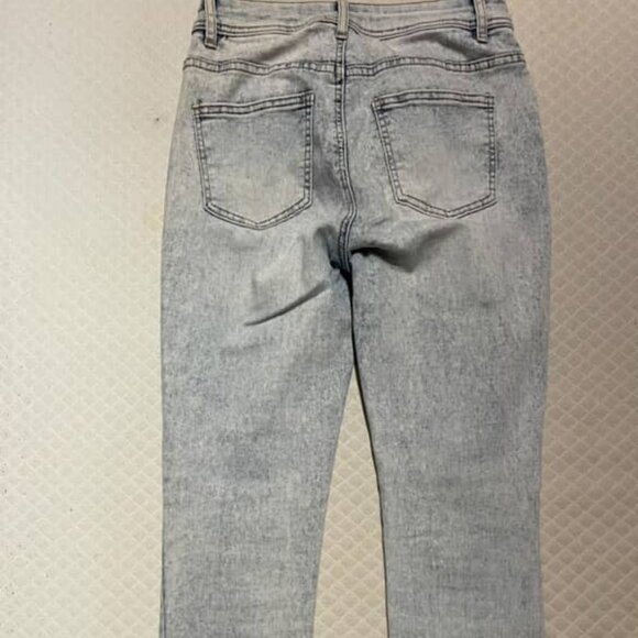 **SOLD**Charlie B Lightwash women's denim skinny jeans - Picture 2 of 3